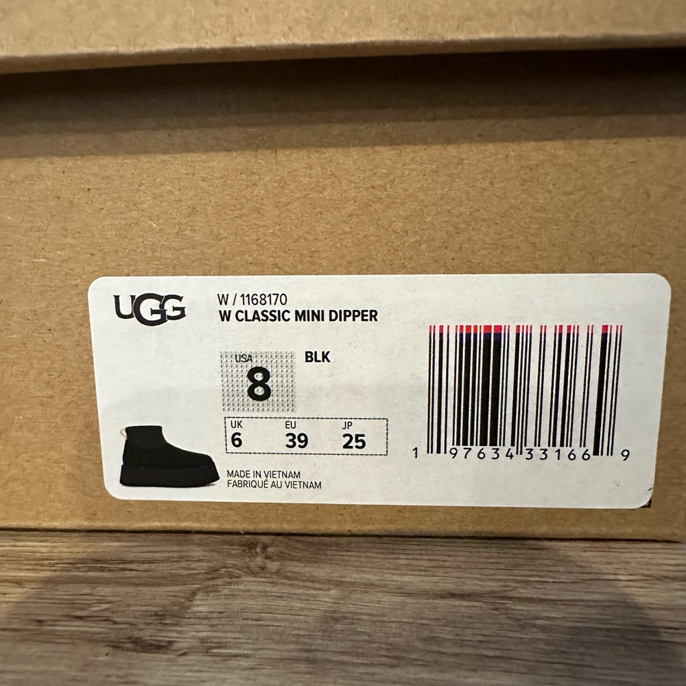 UGG women’s classic lil dipper Black Platform Ankle Boots - Picture 7 of 14